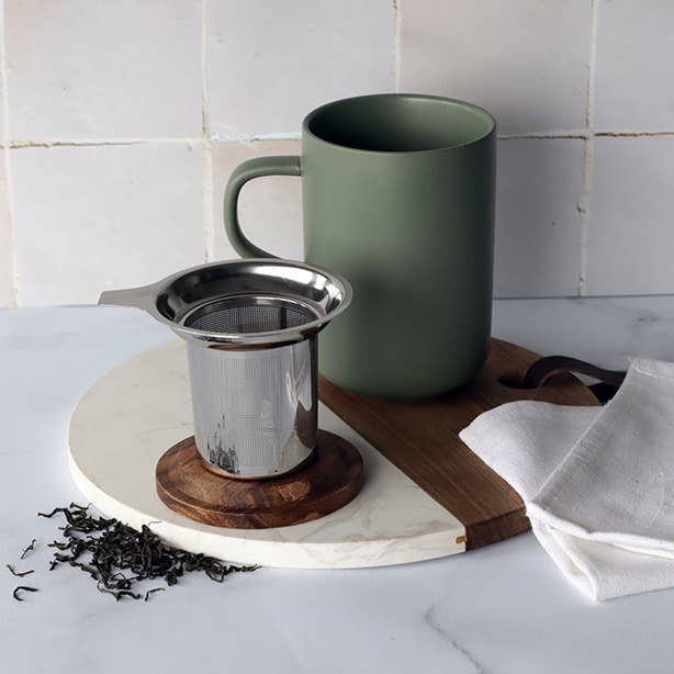 Green almond stoneware tea pot with acacia lid