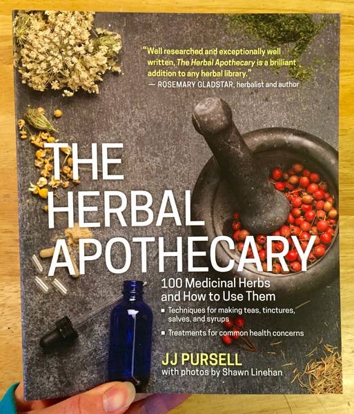 Herbal Apothecary: 100 Medicinal Herbs and How to Use Them