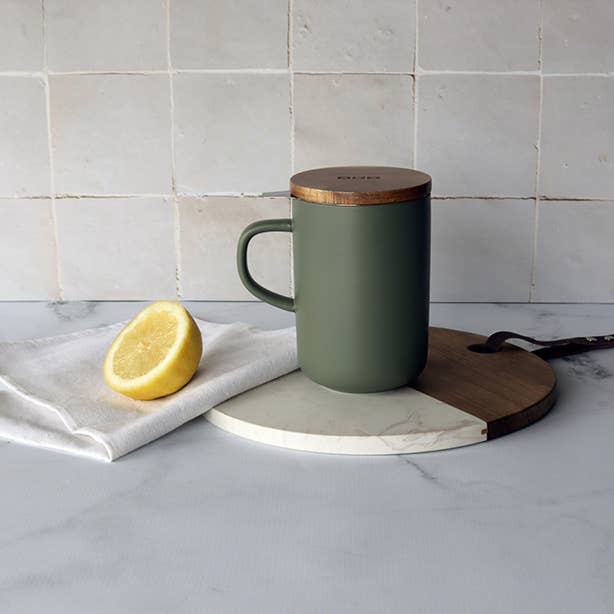 Green almond stoneware tea pot with acacia lid